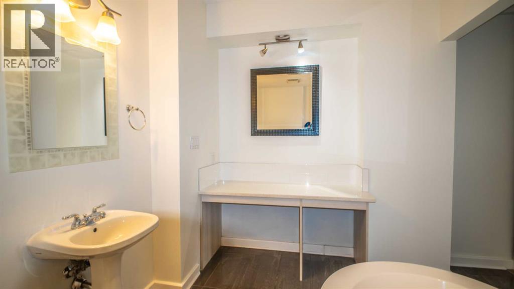 Single Family House for Sale in    Avenue SW Beltline Calgary 