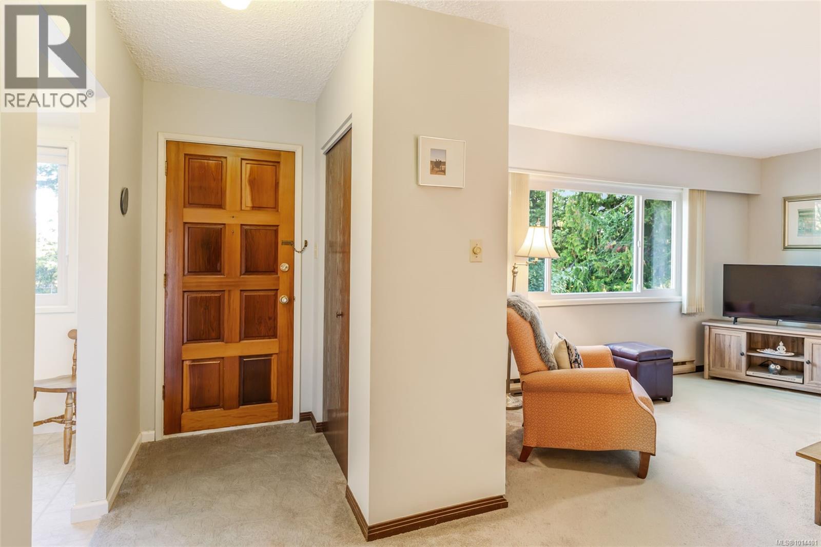 2402 Cross Rd, Nanoose Bay