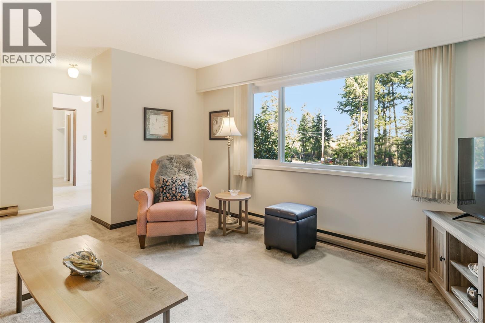 2402 Cross Rd, Nanoose Bay