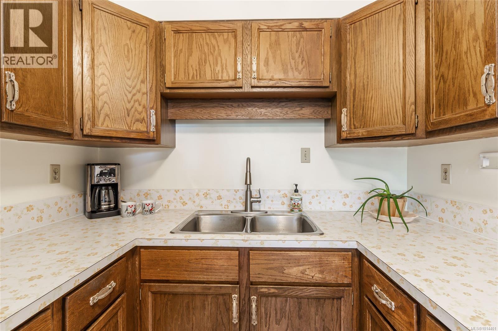 2402 Cross Rd, Nanoose Bay