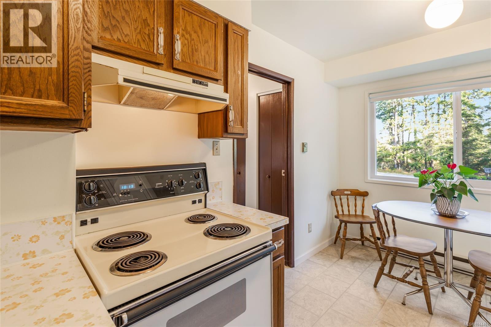 2402 Cross Rd, Nanoose Bay