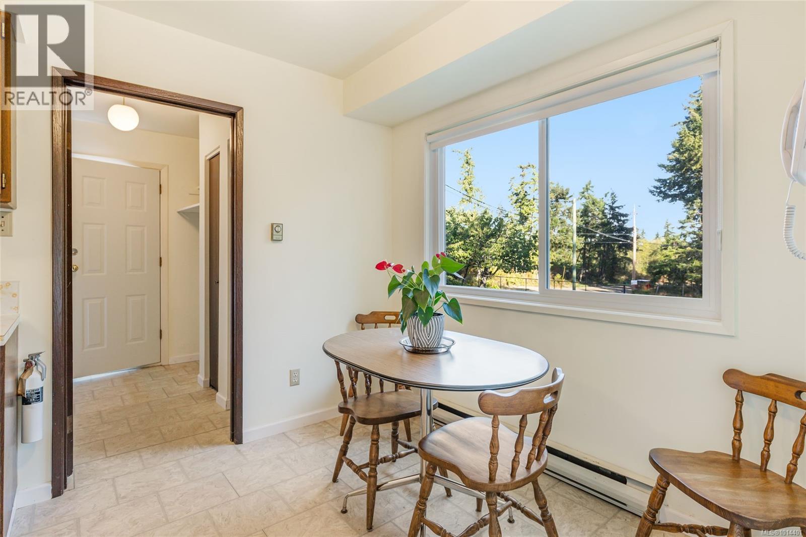 2402 Cross Rd, Nanoose Bay