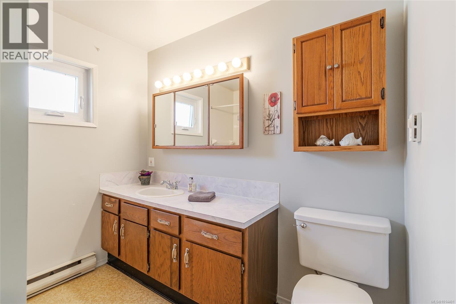 2402 Cross Rd, Nanoose Bay