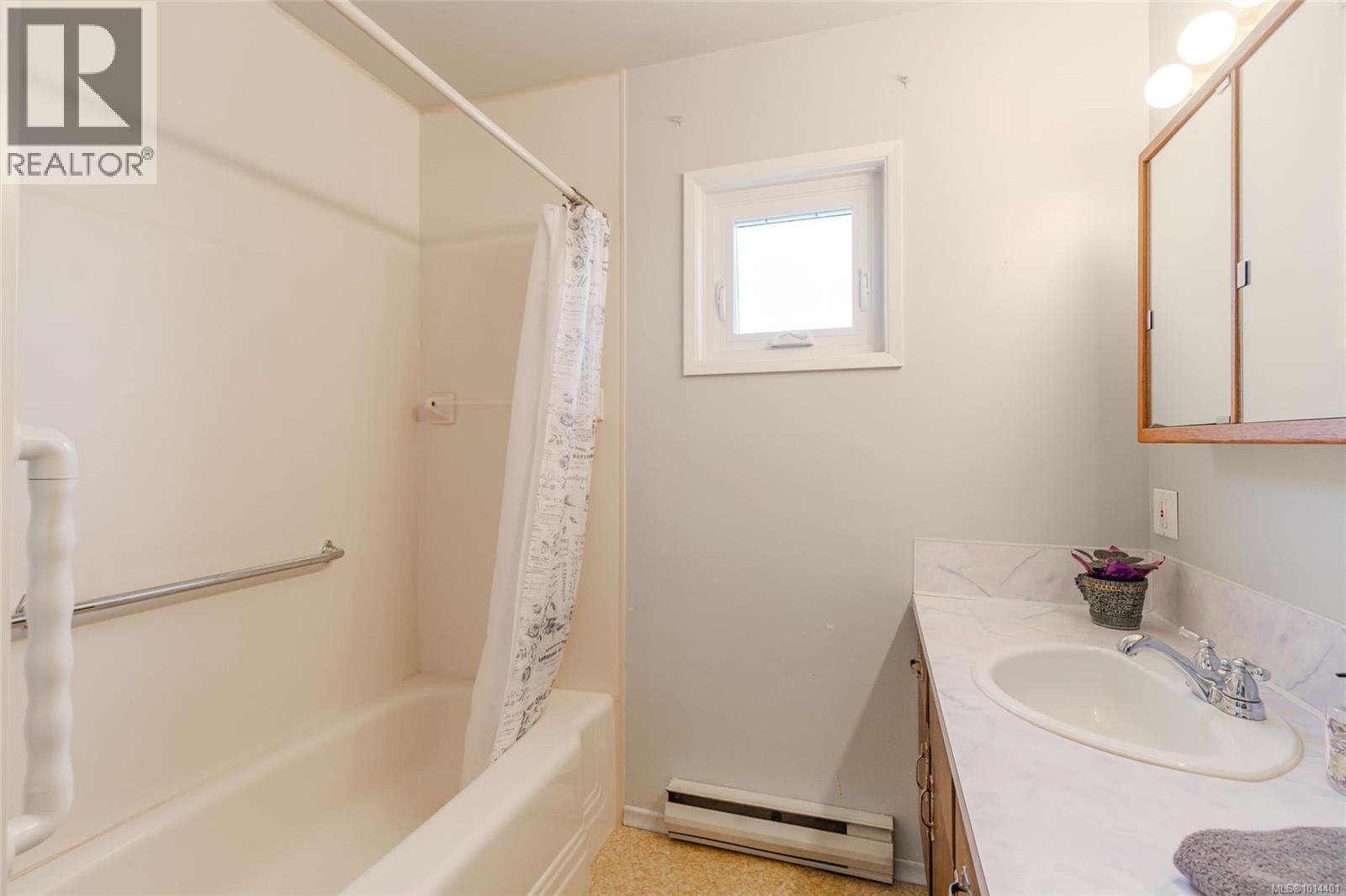 2402 Cross Rd, Nanoose Bay