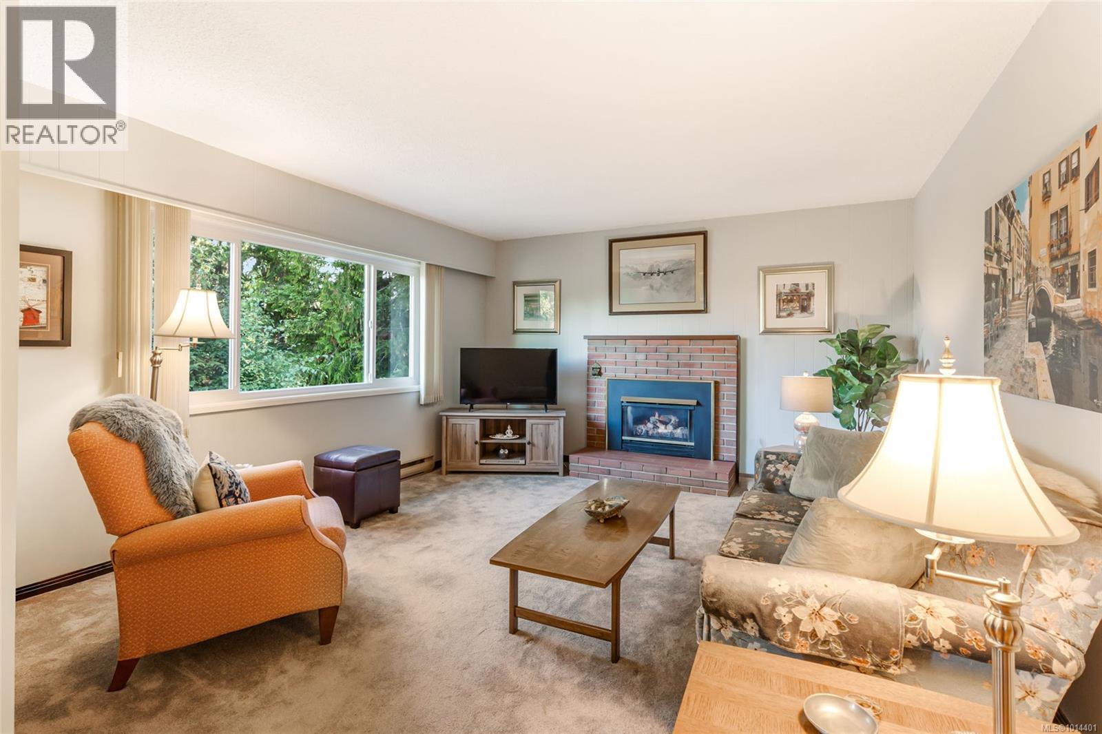 2402 Cross Rd, Nanoose Bay