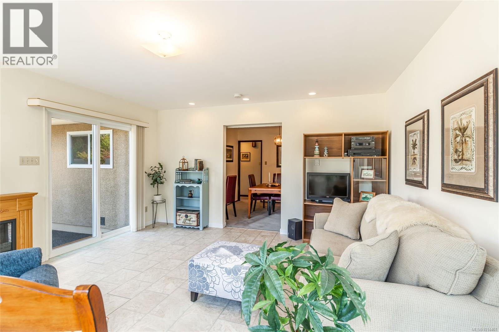 2402 Cross Rd, Nanoose Bay