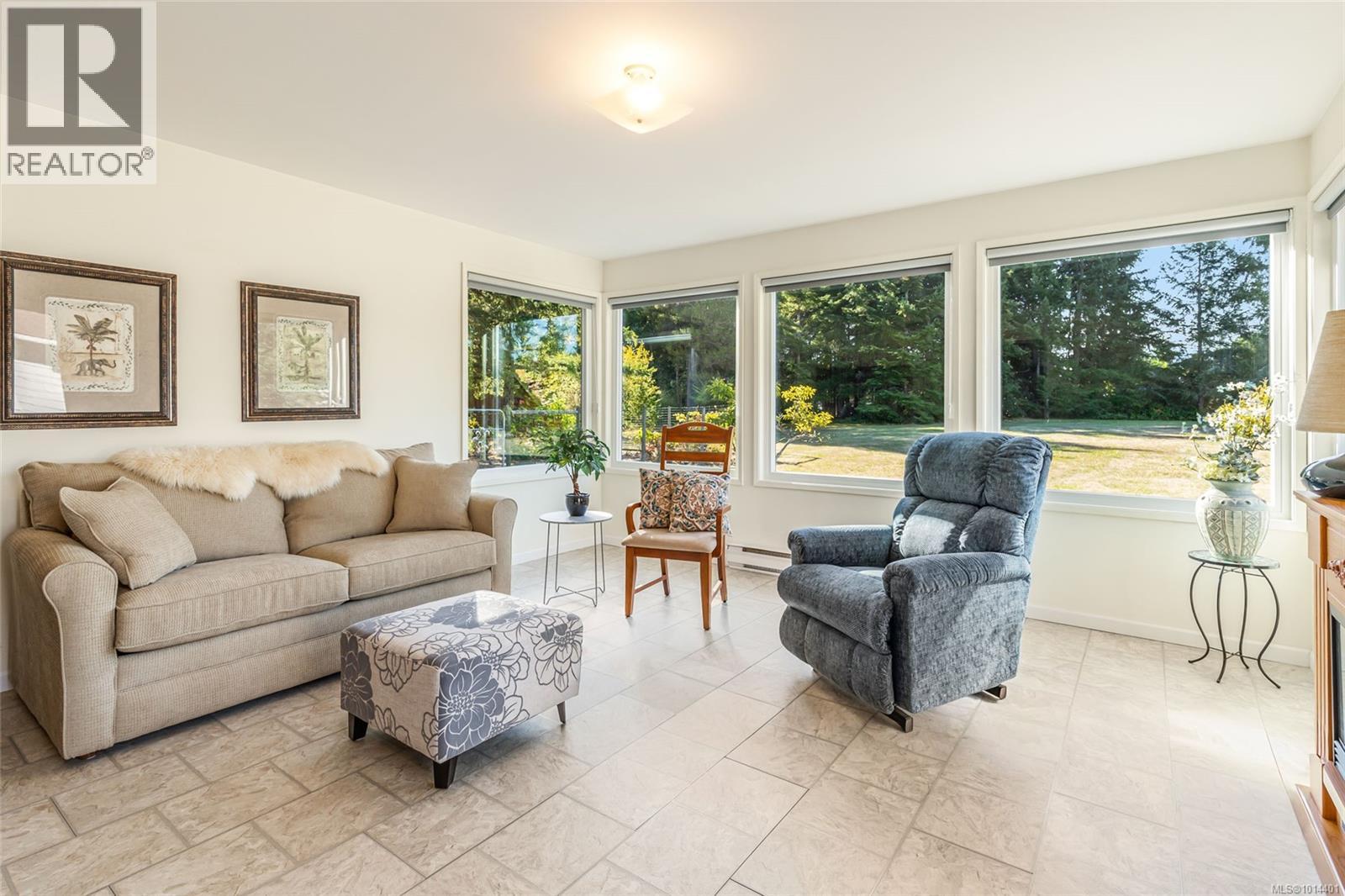 2402 Cross Rd, Nanoose Bay