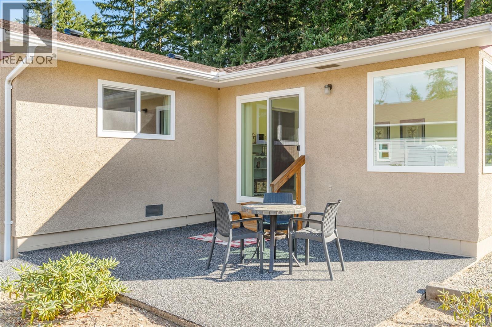 2402 Cross Rd, Nanoose Bay