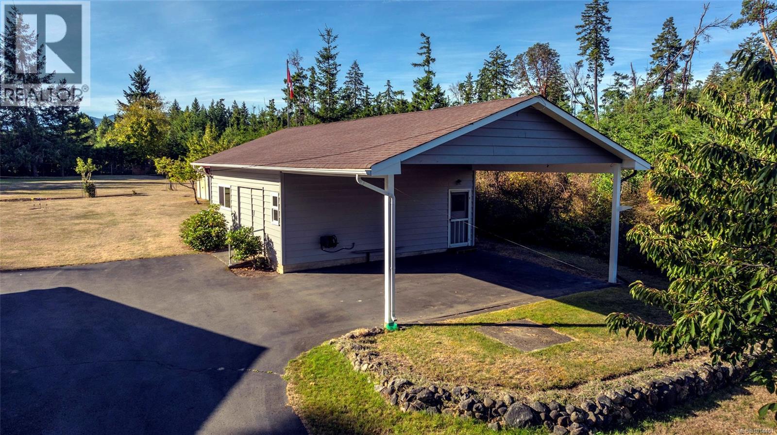 2402 Cross Rd, Nanoose Bay