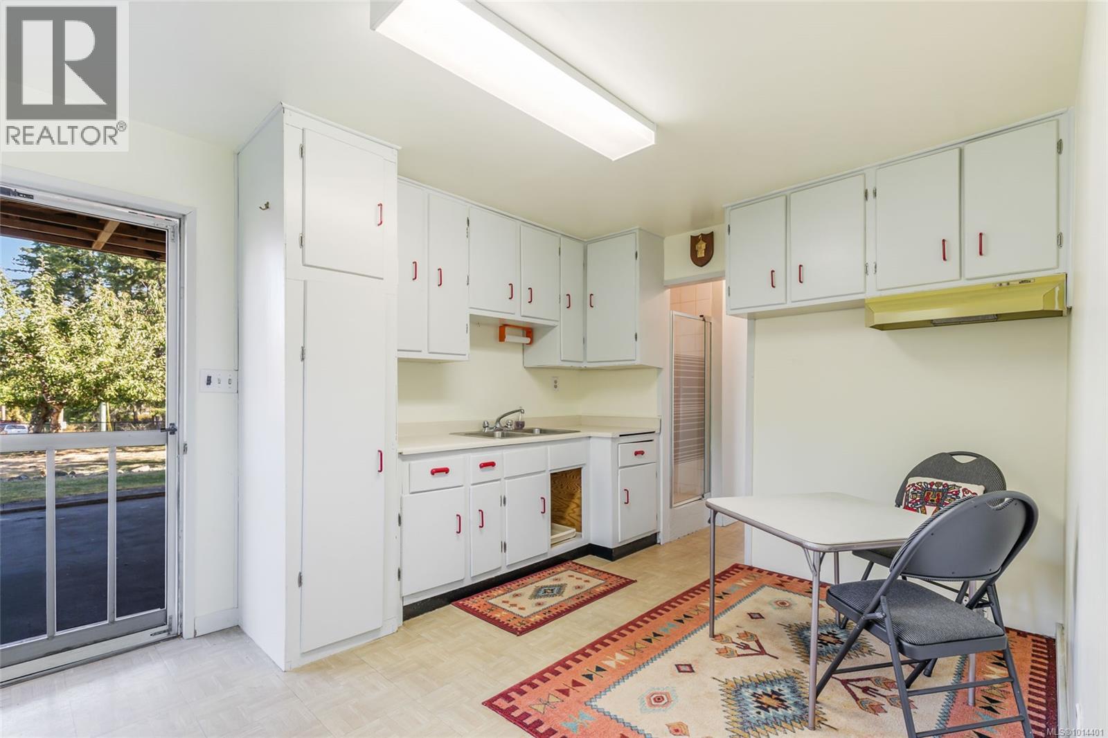 2402 Cross Rd, Nanoose Bay