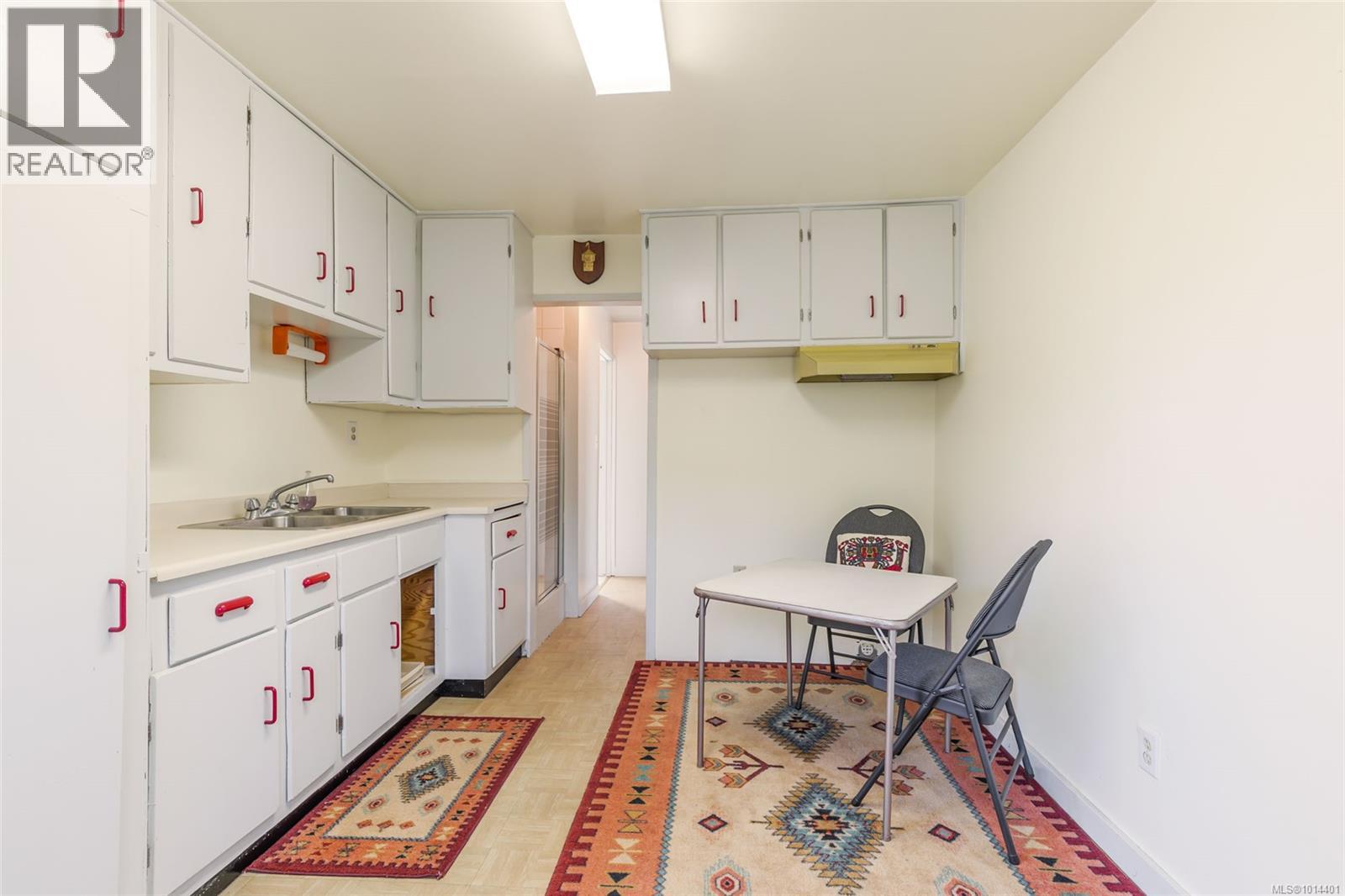 2402 Cross Rd, Nanoose Bay