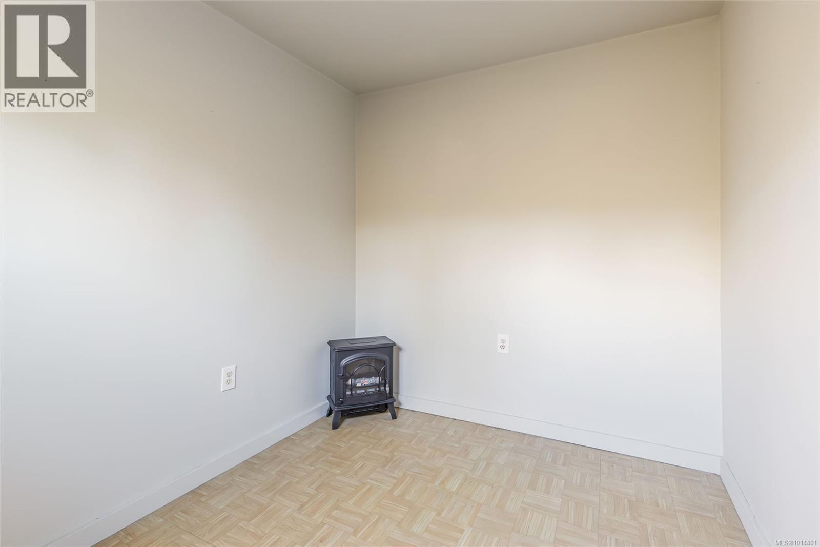 2402 Cross Rd, Nanoose Bay
