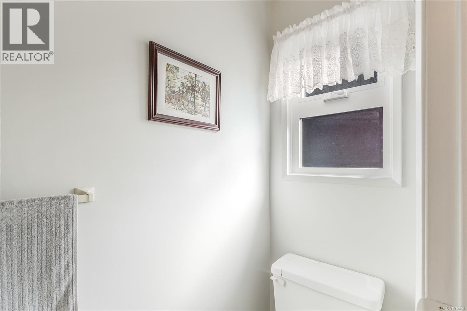 2402 Cross Rd, Nanoose Bay