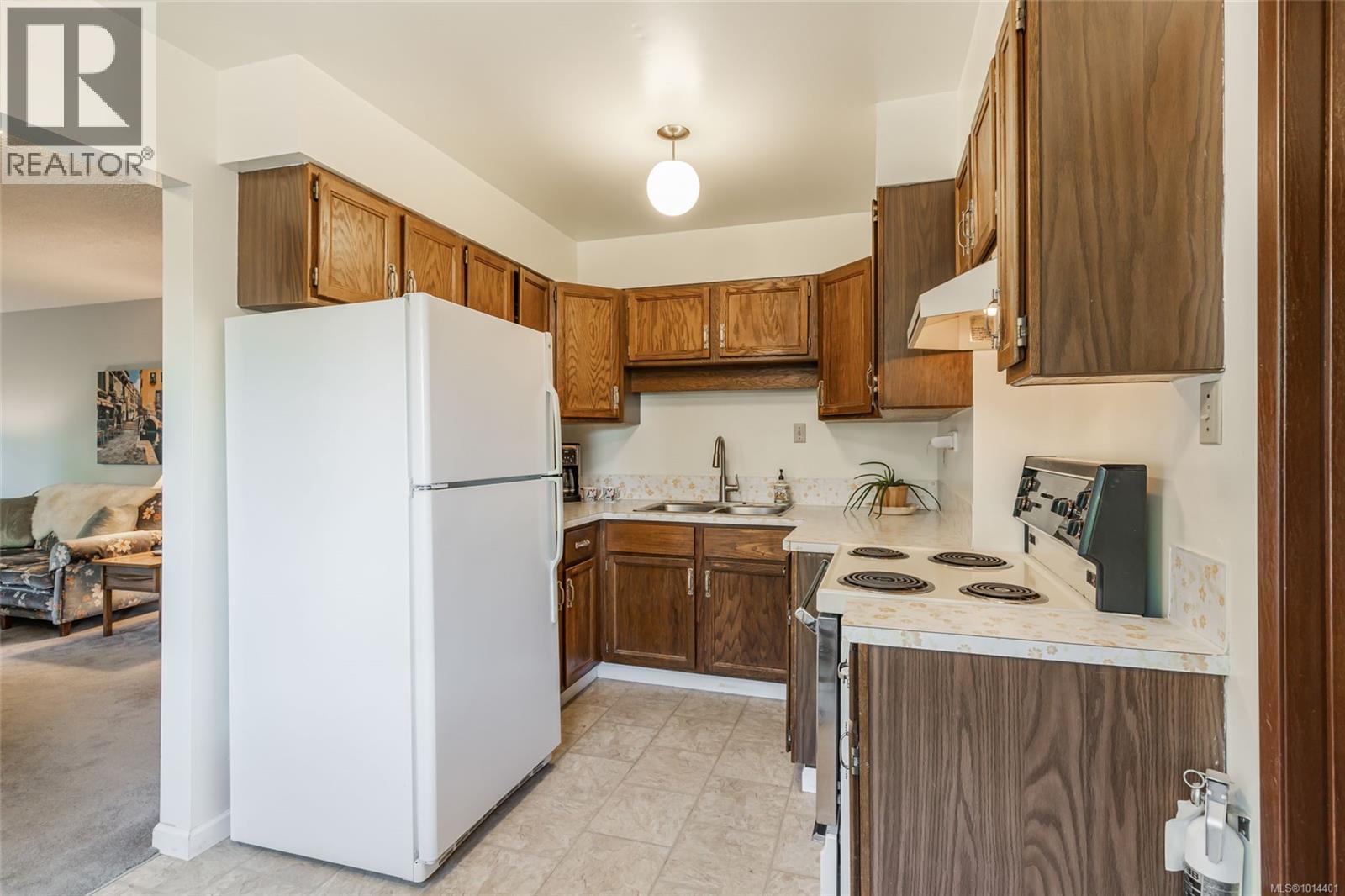 2402 Cross Rd, Nanoose Bay