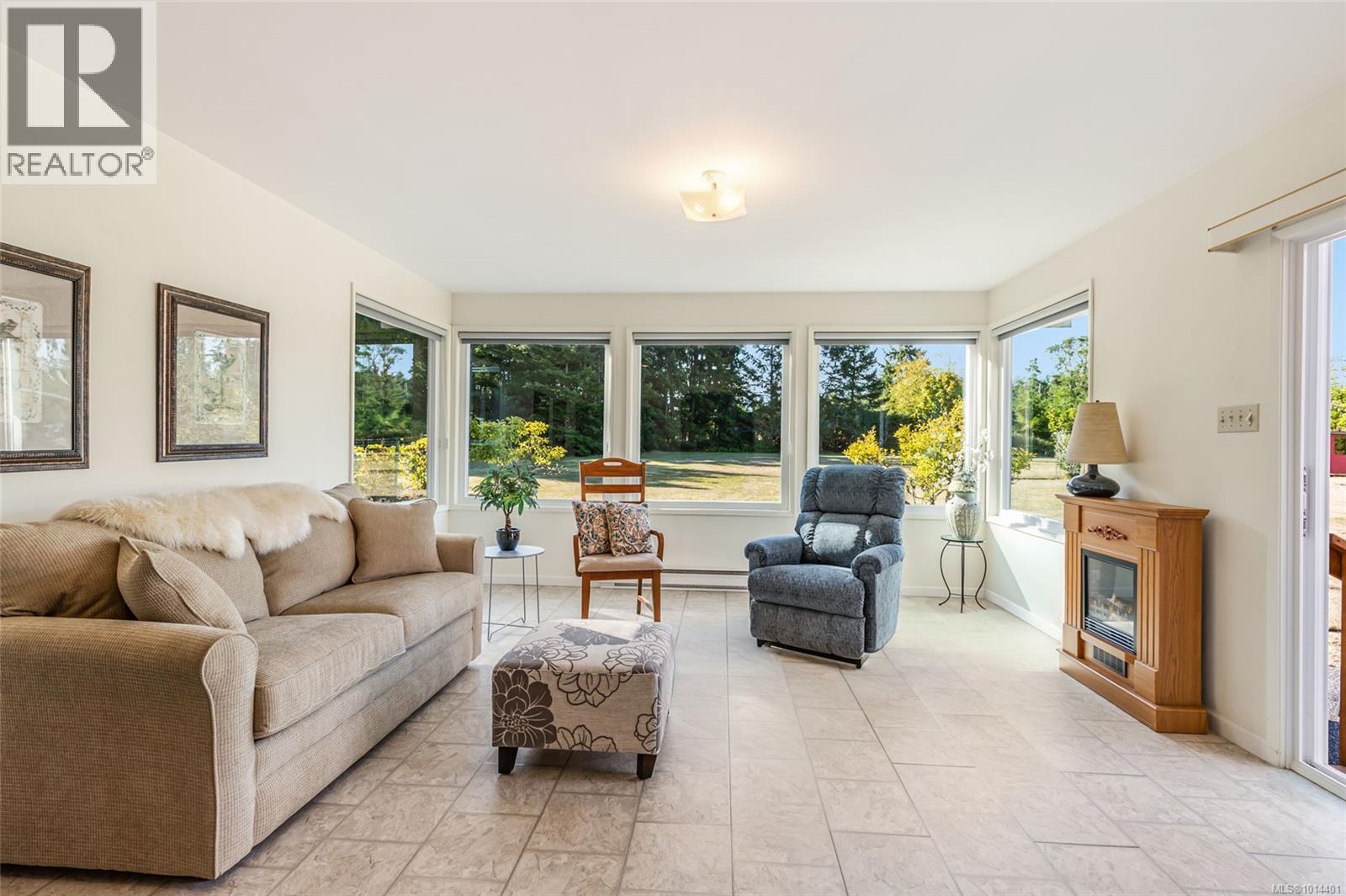 2402 Cross Rd, Nanoose Bay