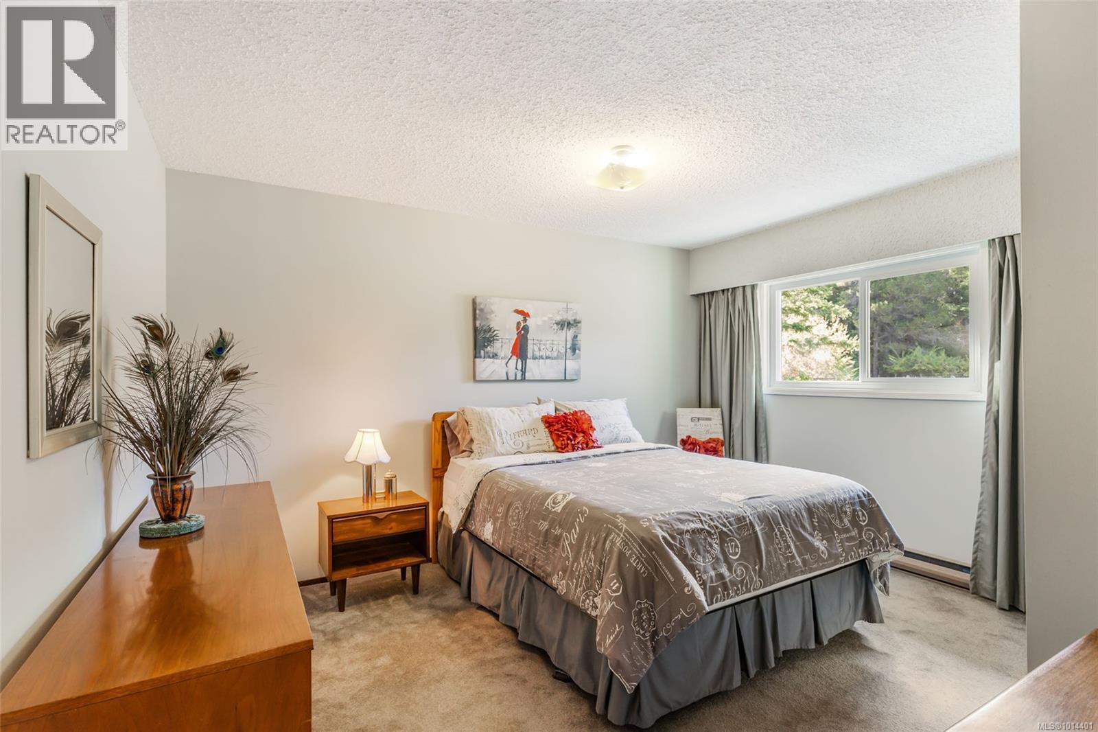 2402 Cross Rd, Nanoose Bay