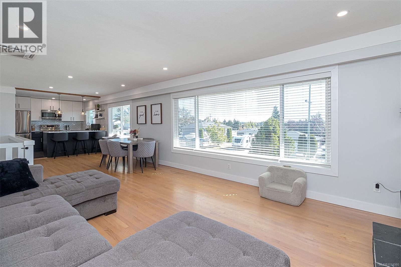  596 Peto Place, Saanich