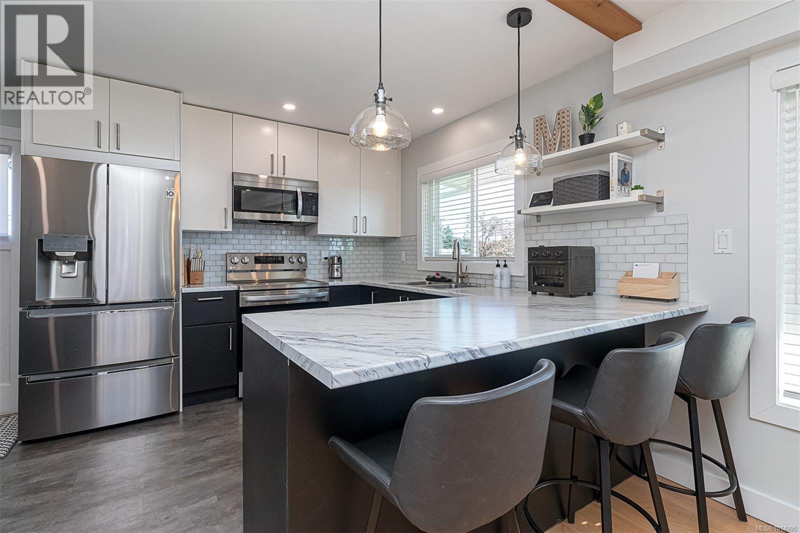  596 Peto Place, Saanich