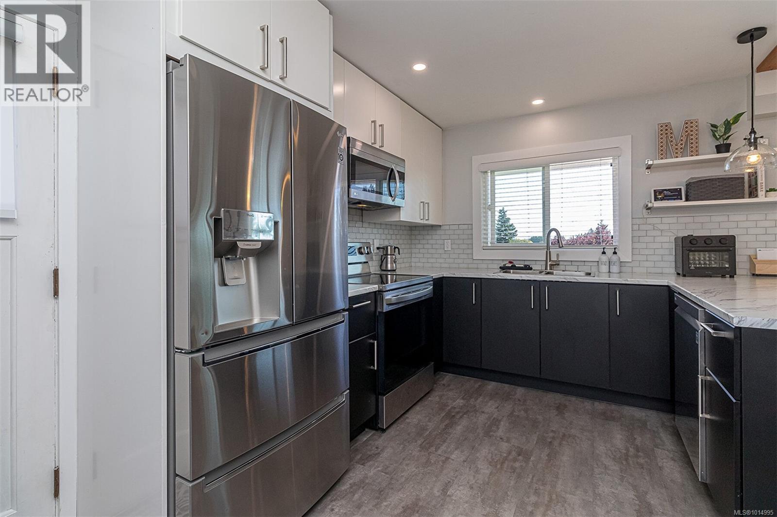  596 Peto Place, Saanich