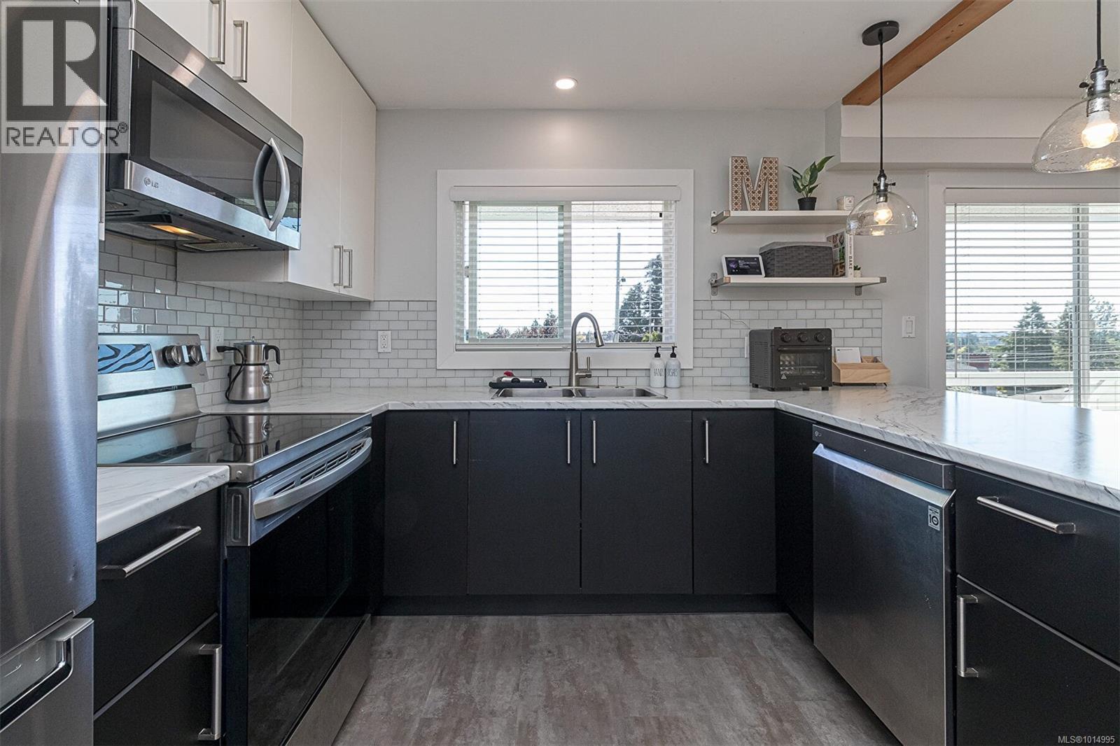  596 Peto Place, Saanich