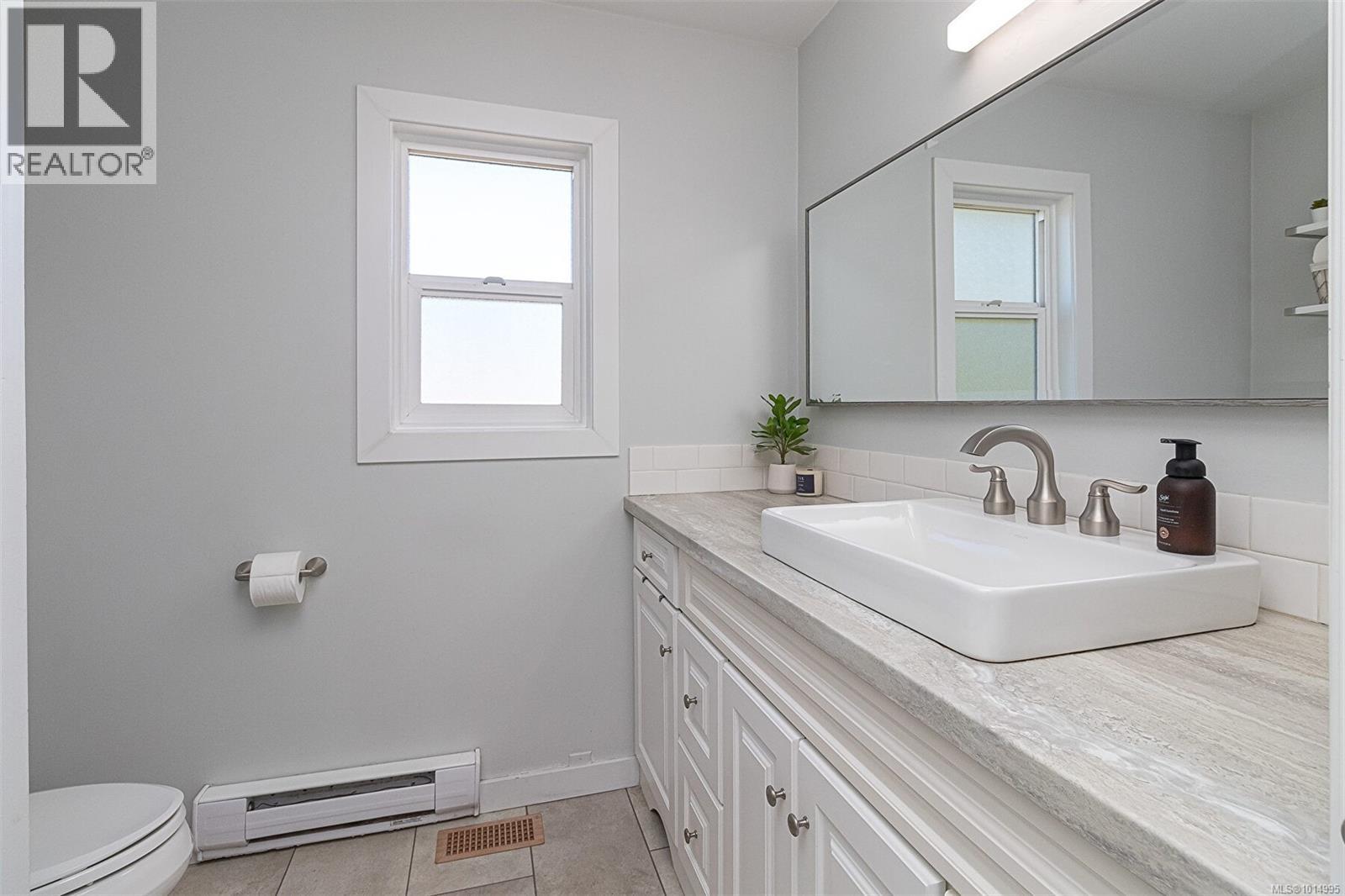  596 Peto Place, Saanich