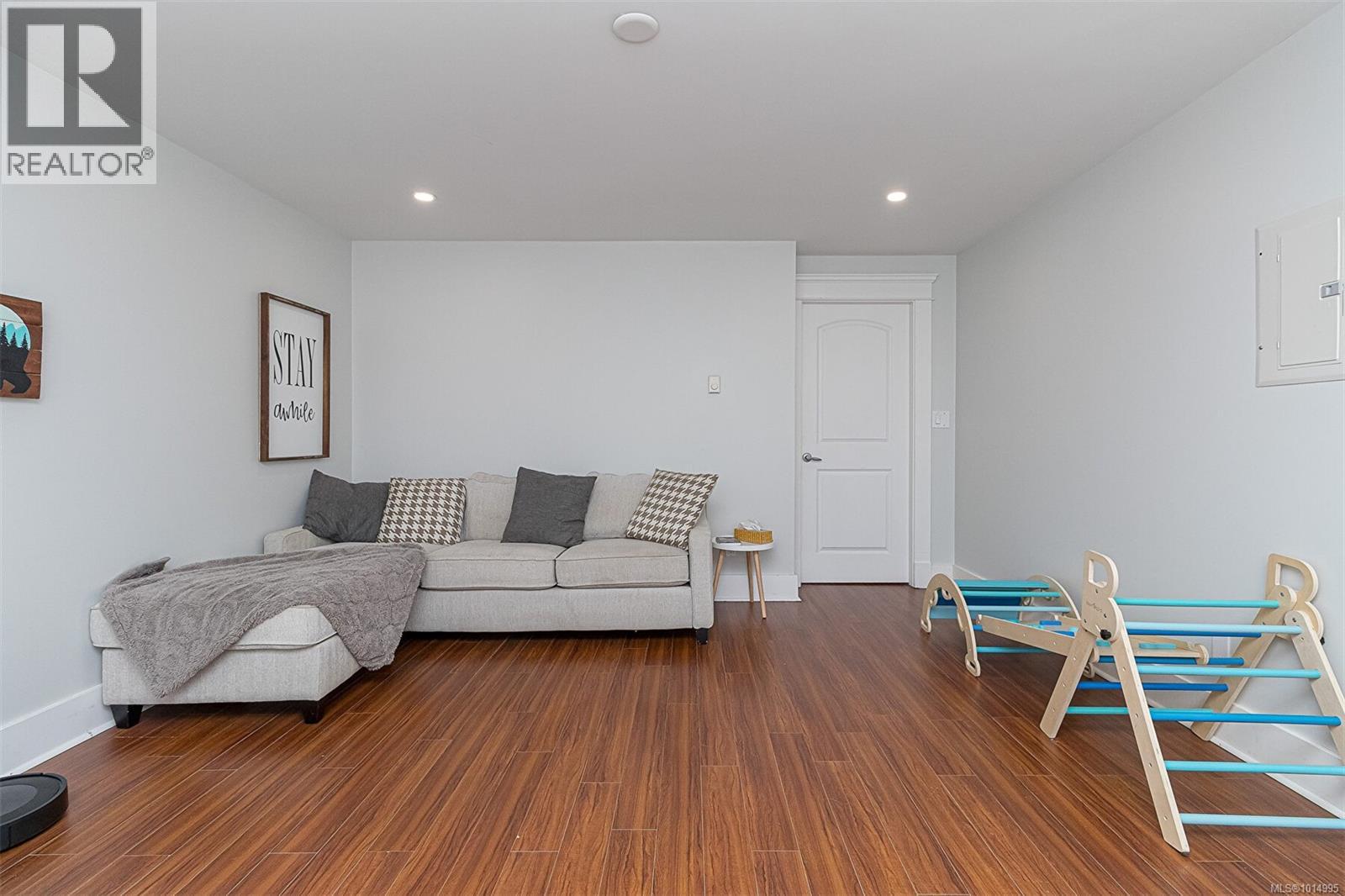  596 Peto Place, Saanich