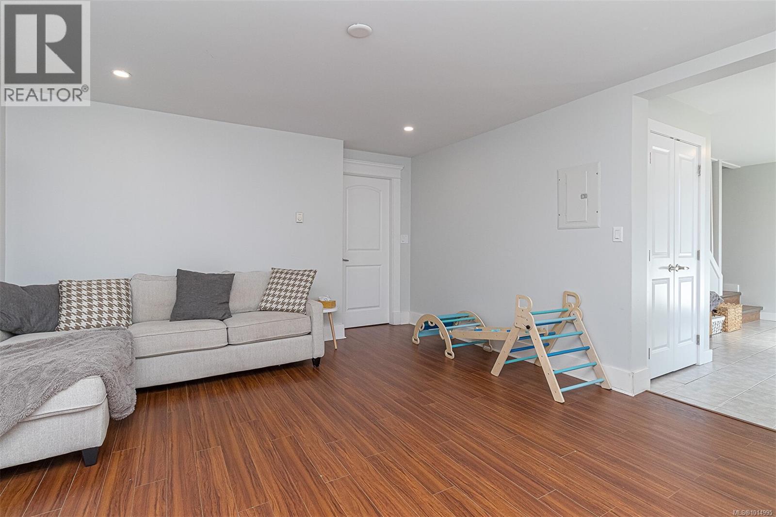  596 Peto Place, Saanich
