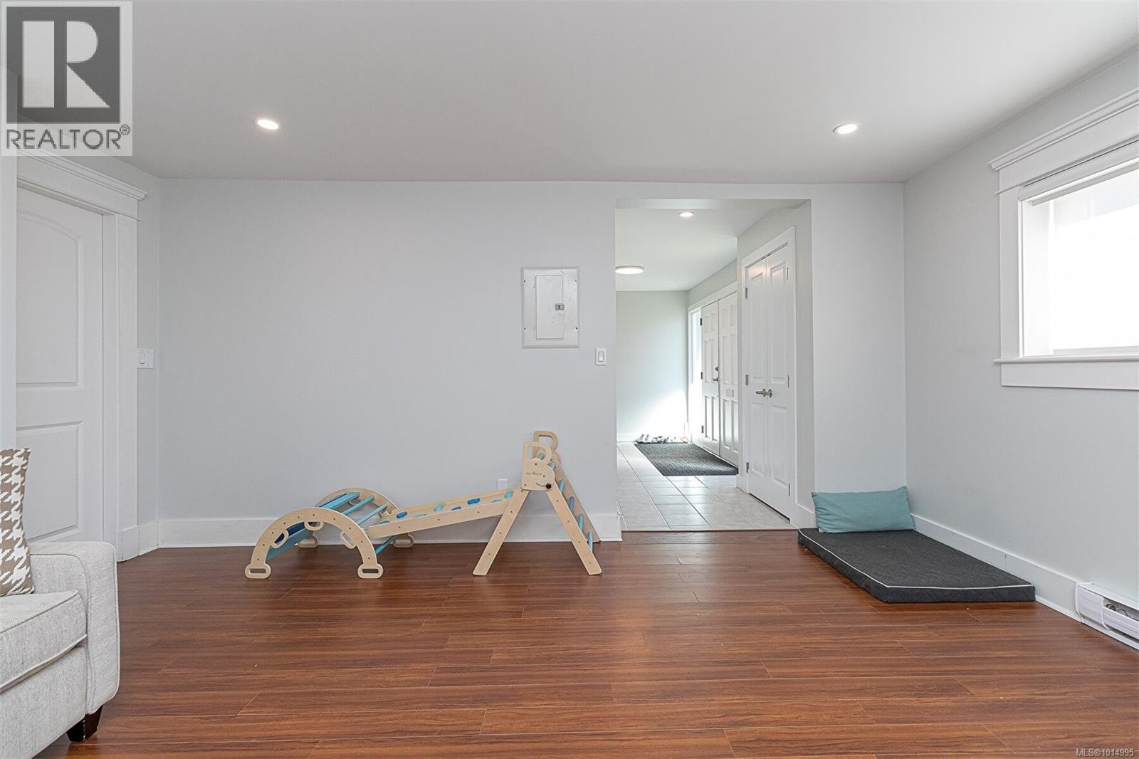  596 Peto Place, Saanich