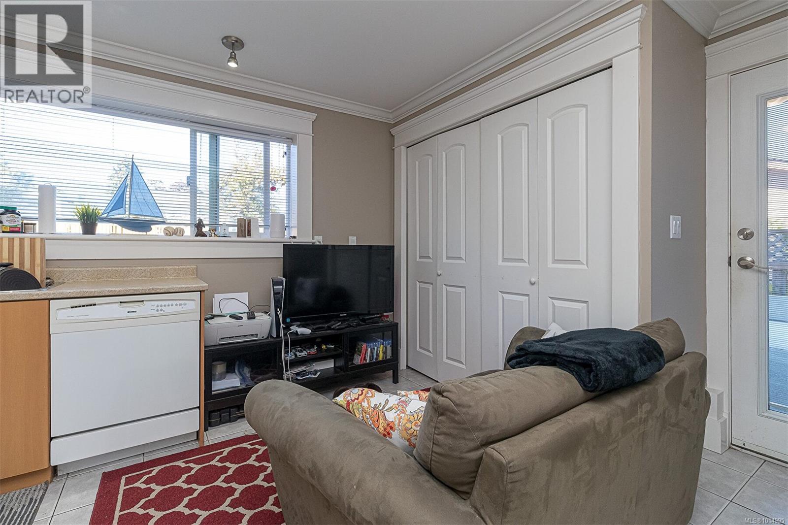  596 Peto Place, Saanich