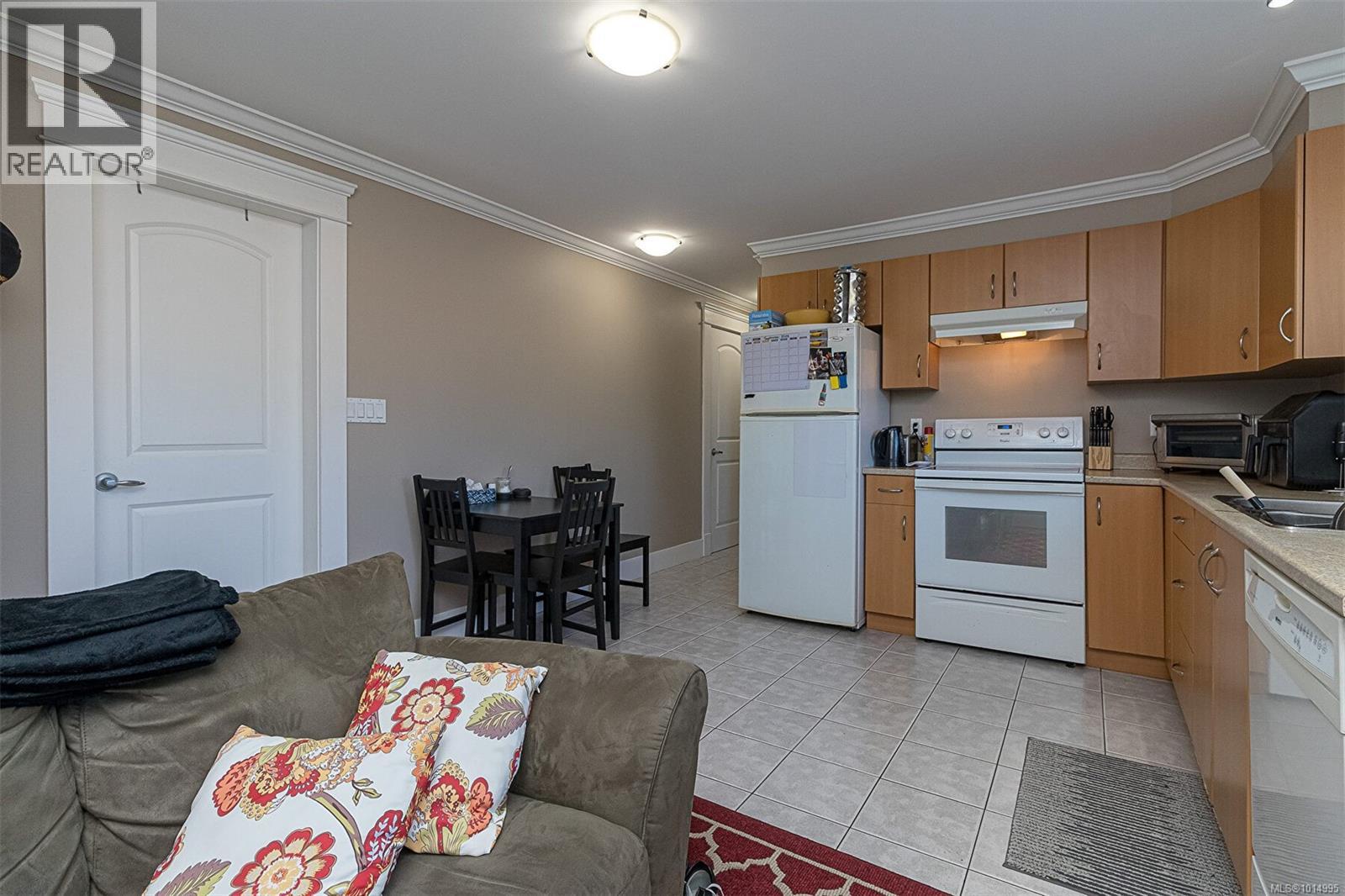  596 Peto Place, Saanich