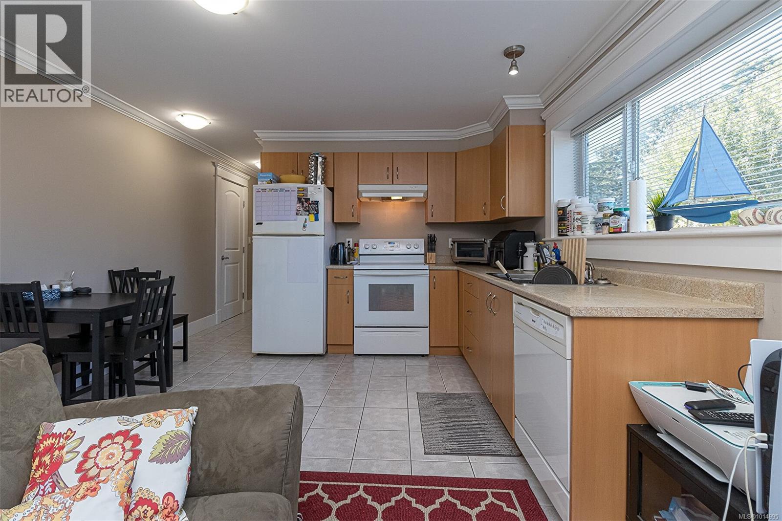 596 Peto Place, Saanich