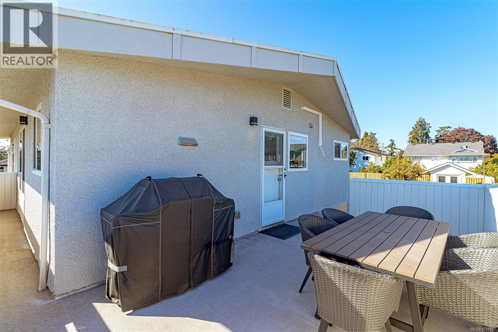  596 Peto Place, Saanich