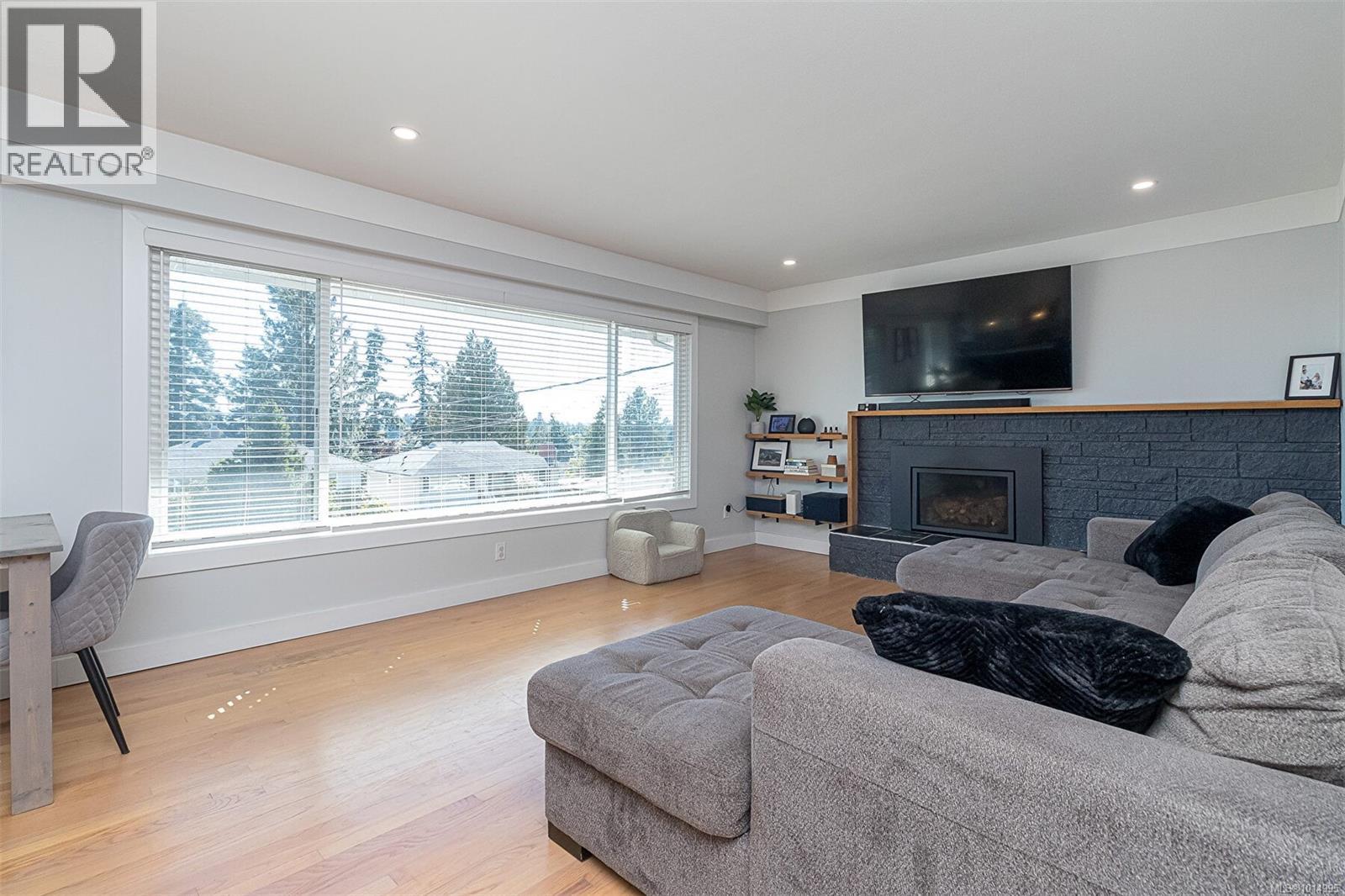  596 Peto Place, Saanich
