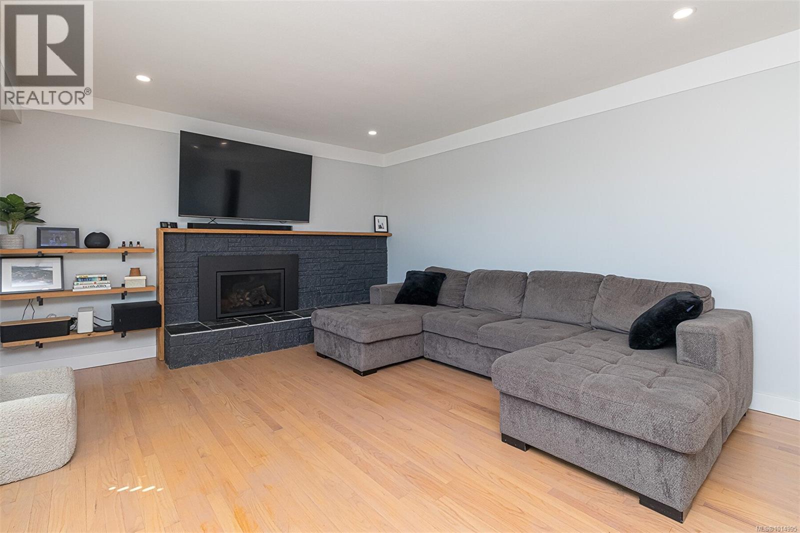  596 Peto Place, Saanich
