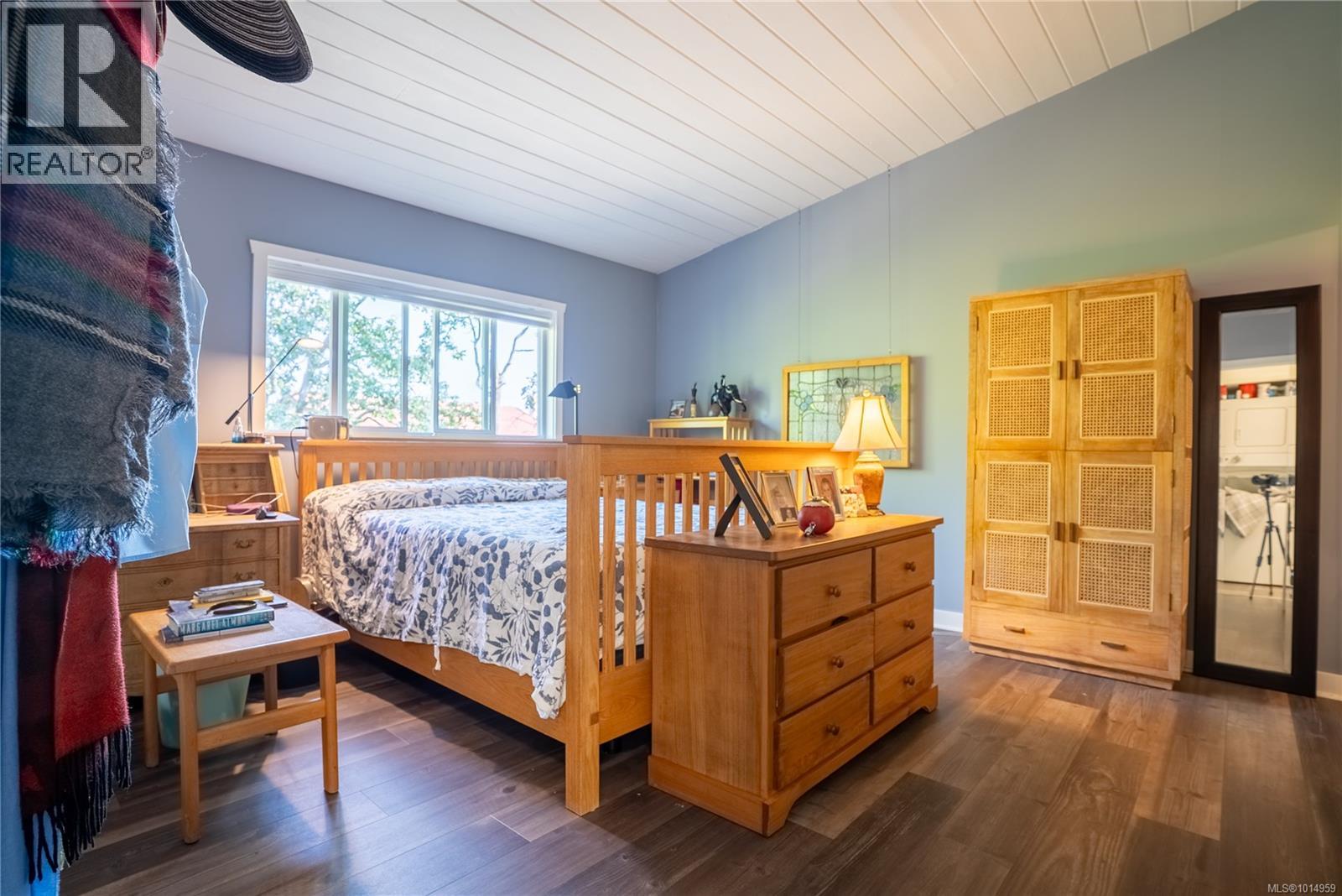 1556 Arrow Rd, Saanich