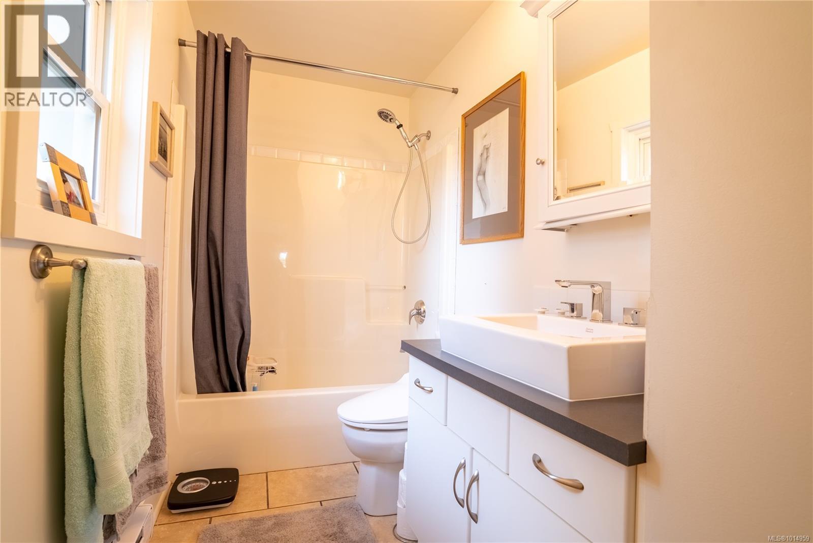 1556 Arrow Rd, Saanich