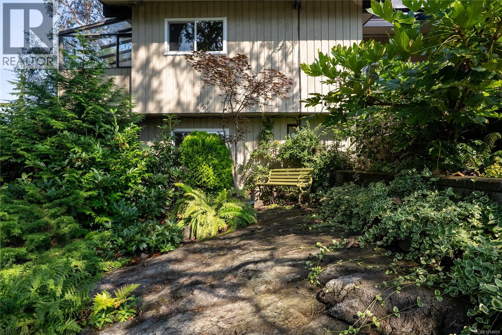 1556 Arrow Rd, Saanich