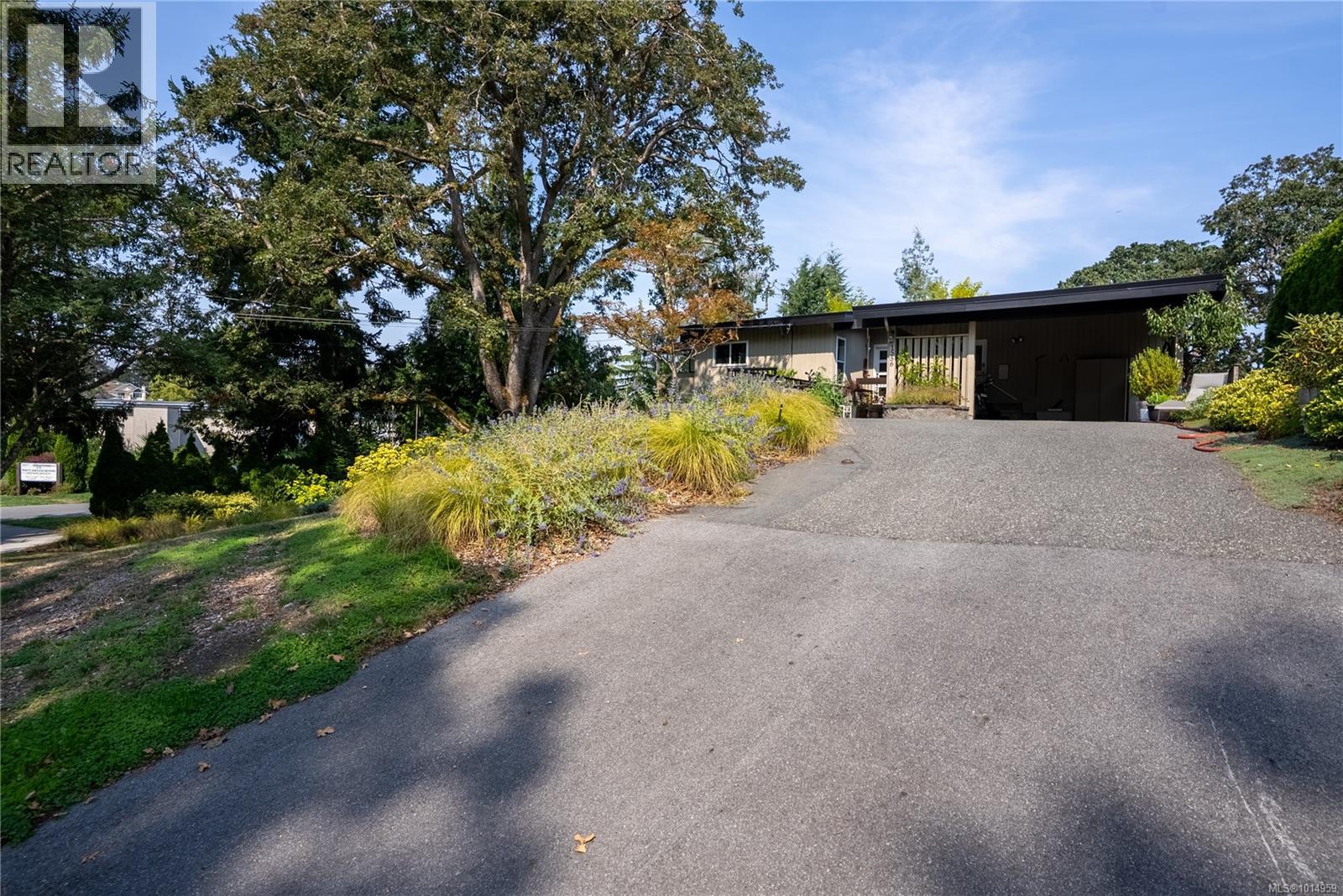 1556 Arrow Rd, Saanich
