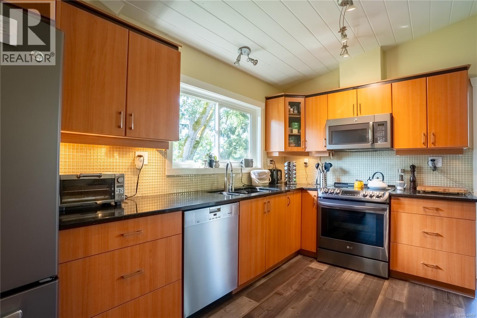 1556 Arrow Rd, Saanich