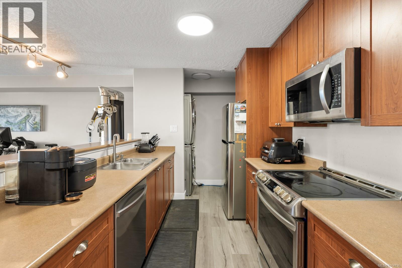 213 2829 Peatt Road, Langford