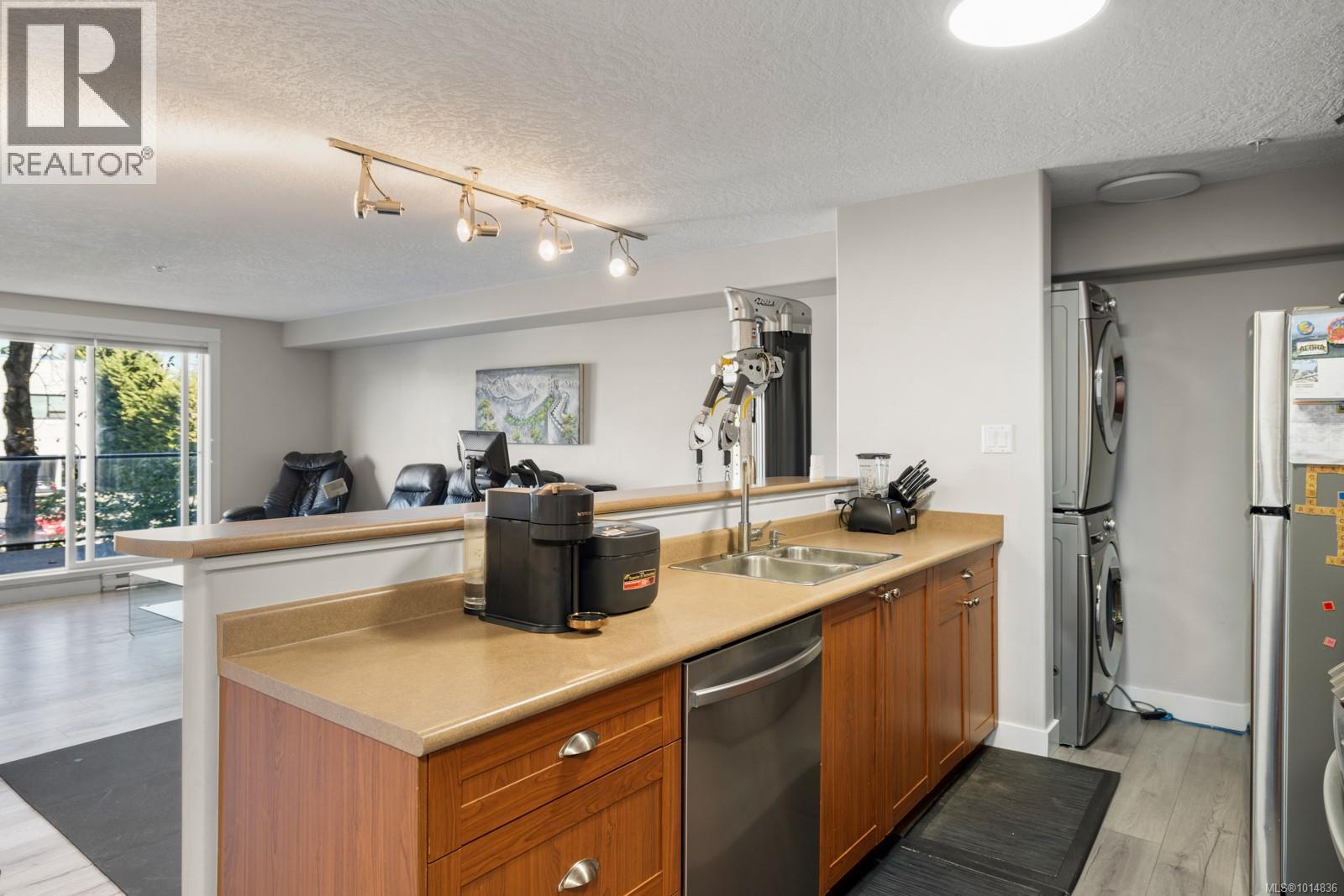 213 2829 Peatt Road, Langford