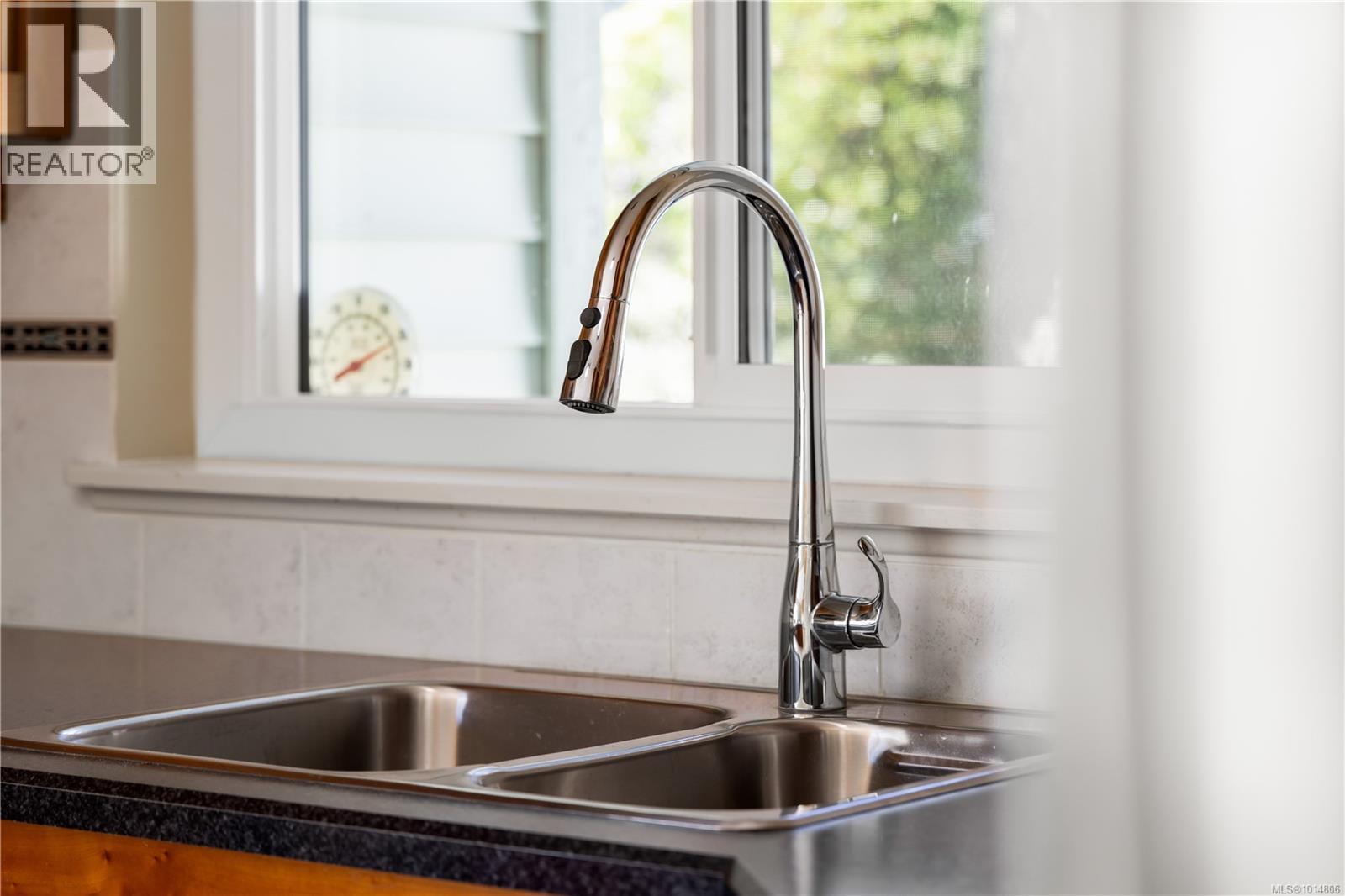  3635 Arbutus Drive North, Cobble Hill