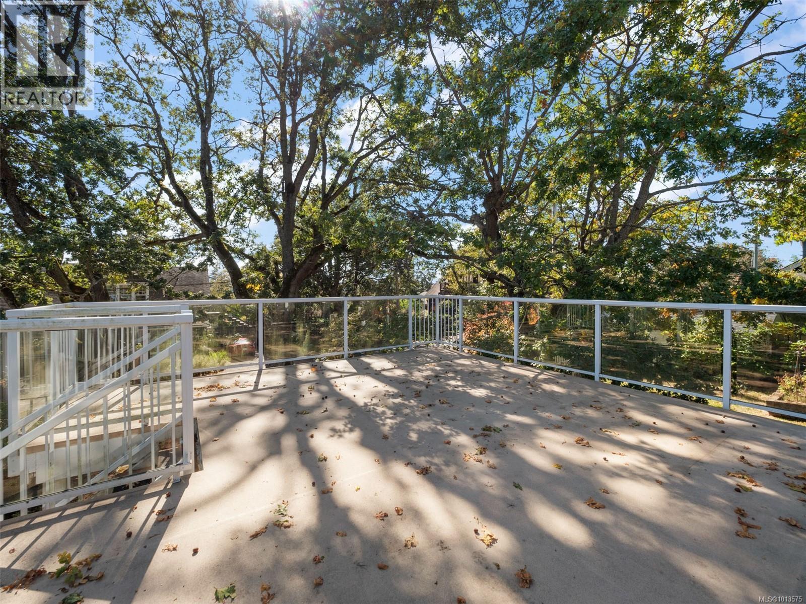 2702 Roseberry Ave, Victoria