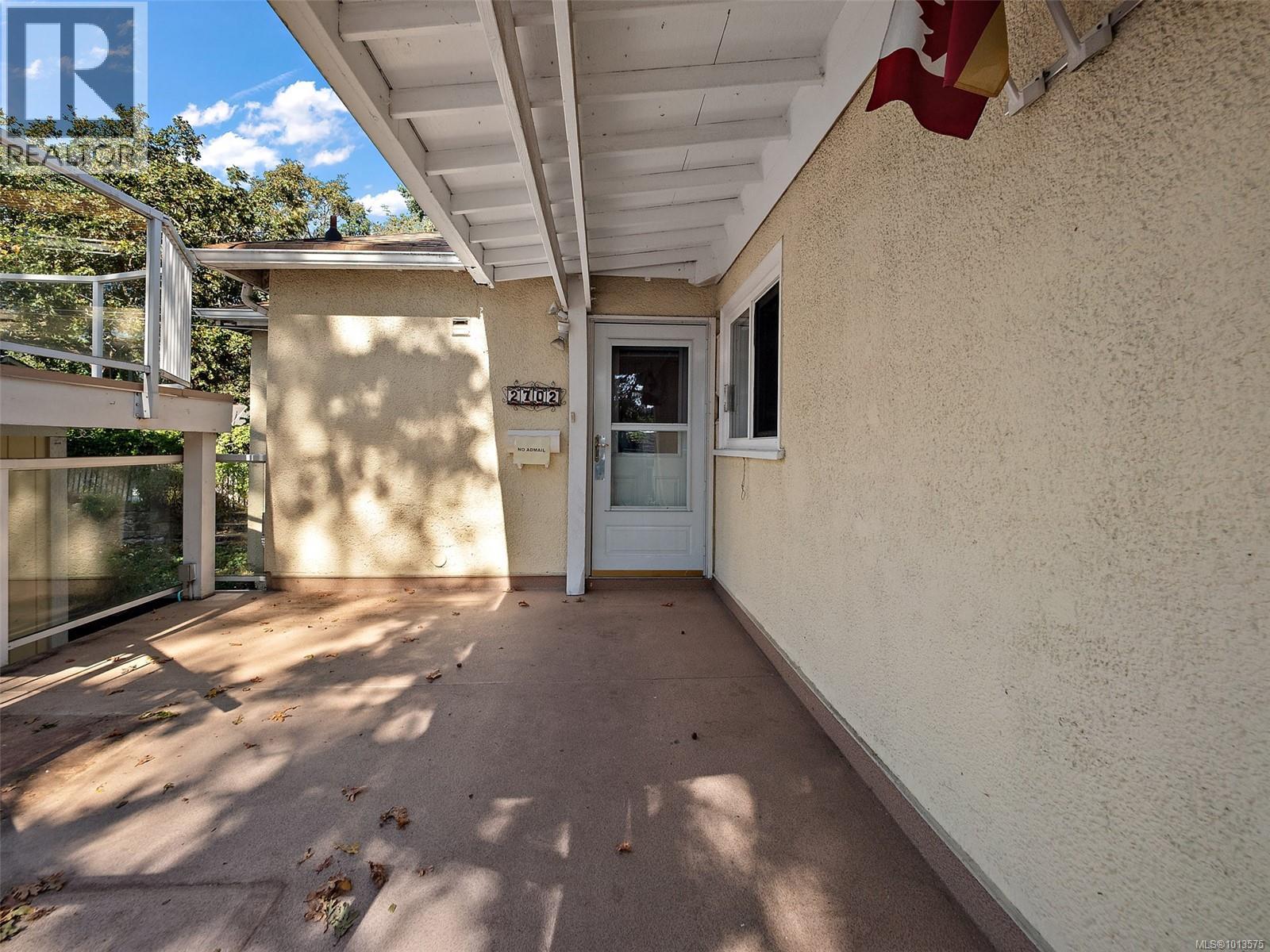 2702 Roseberry Ave, Victoria