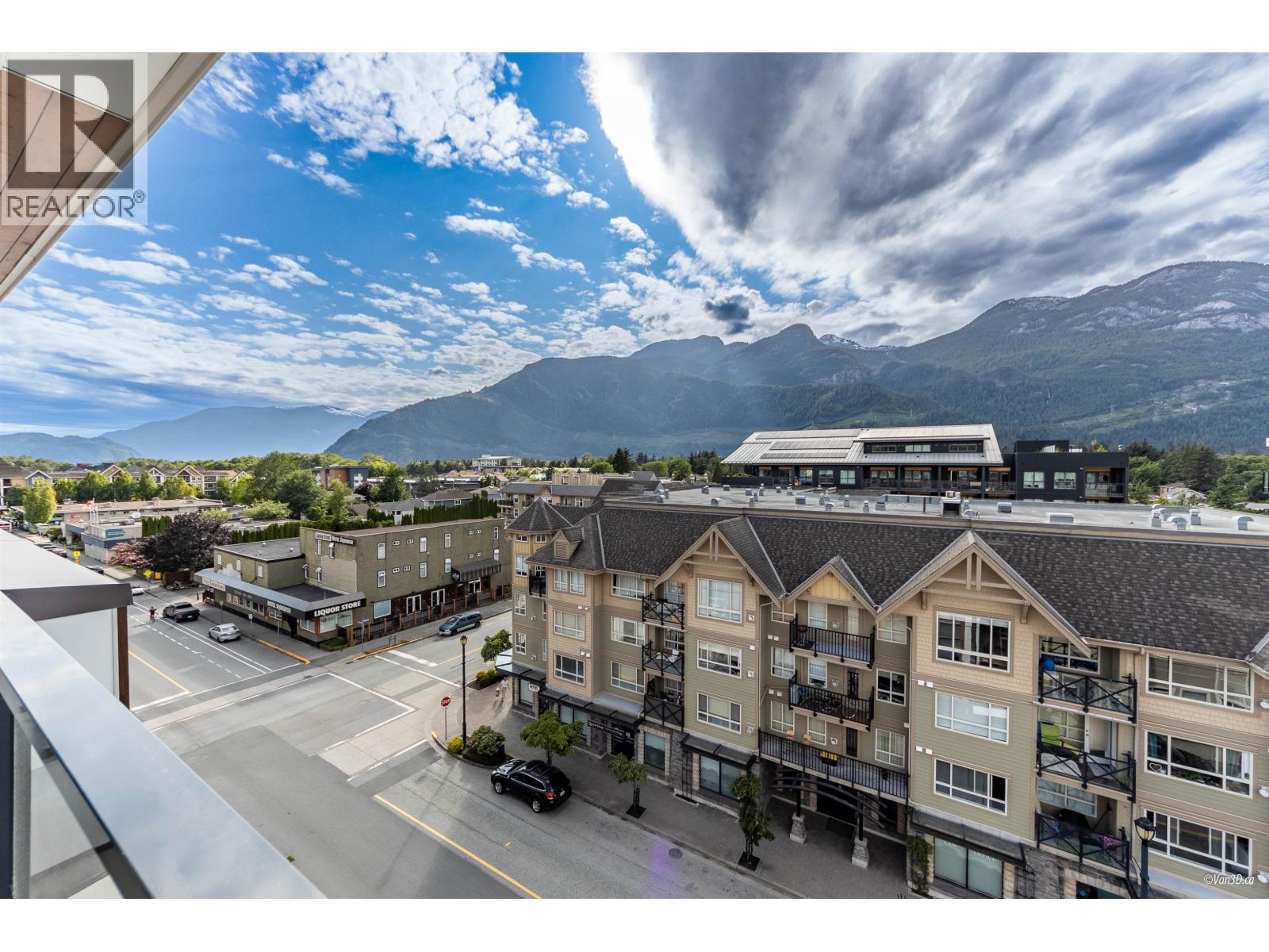 607 1365 VICTORIA STREET, Squamish