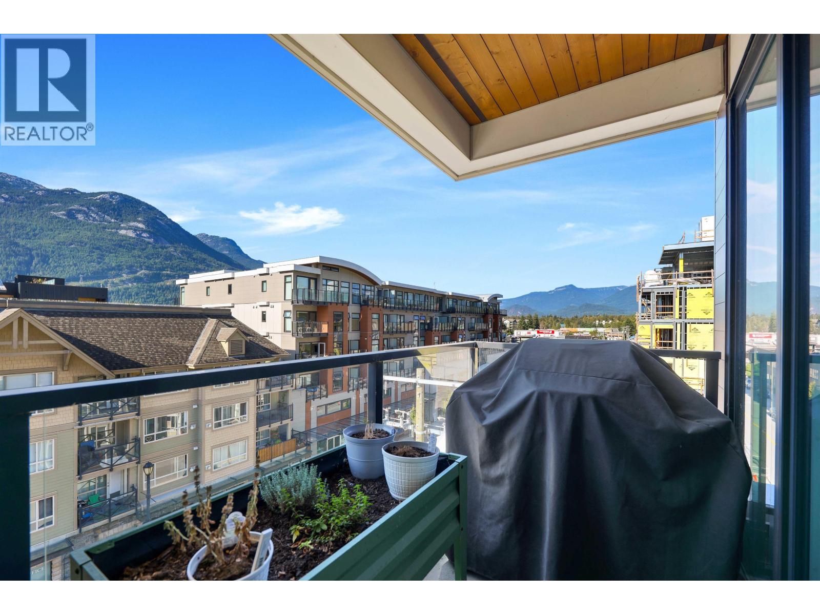 607 1365 VICTORIA STREET, Squamish