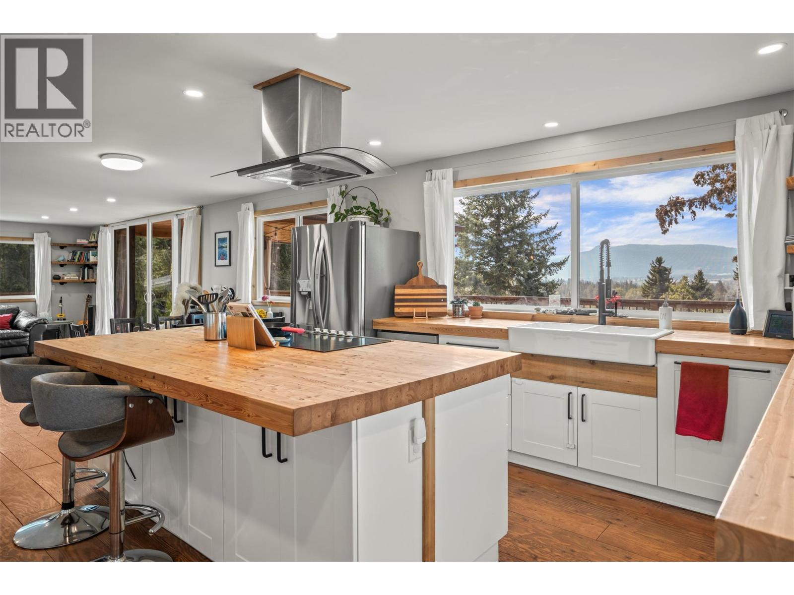  1274 Mountain View Road, Spallumcheen