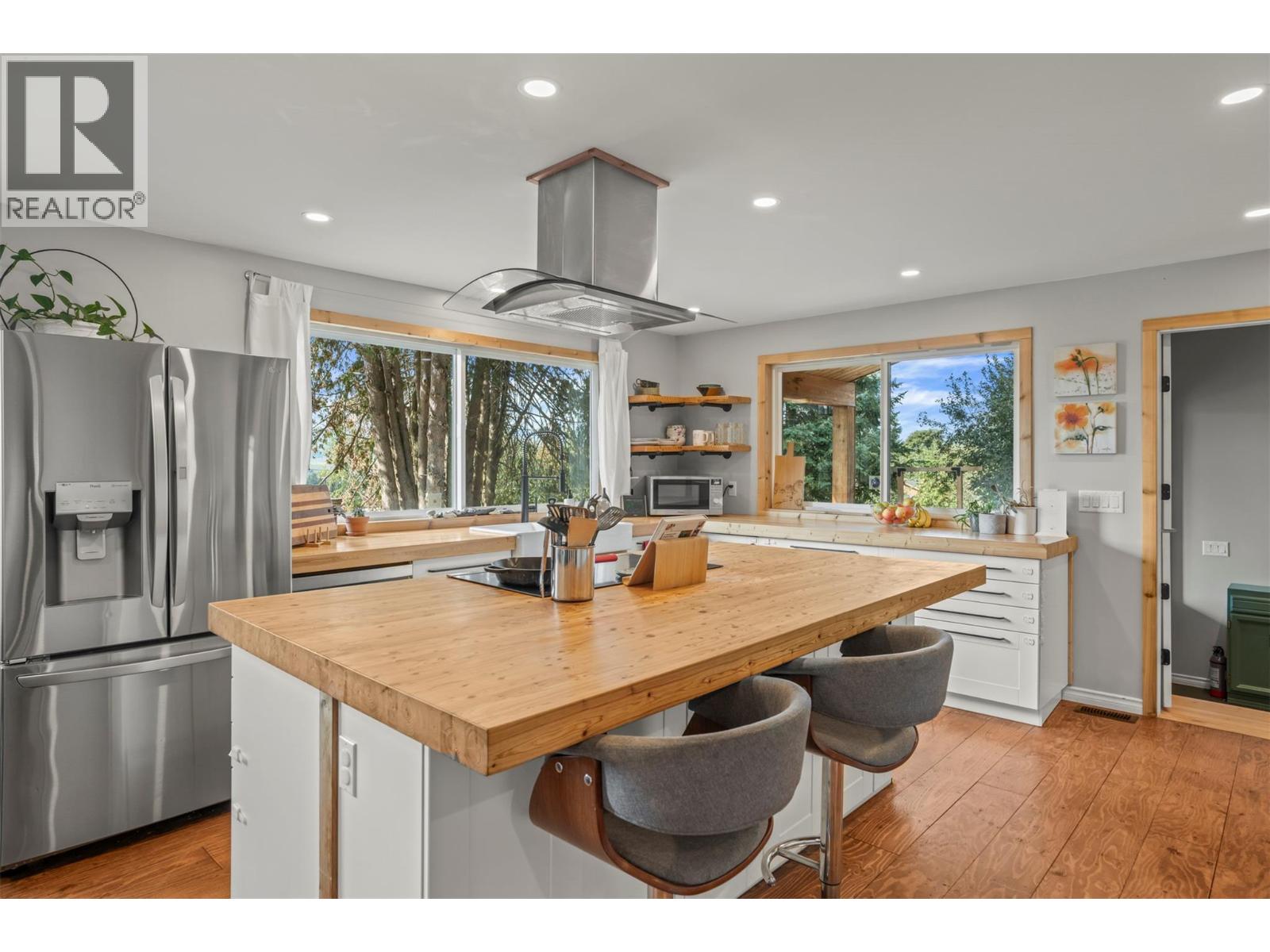  1274 Mountain View Road, Spallumcheen