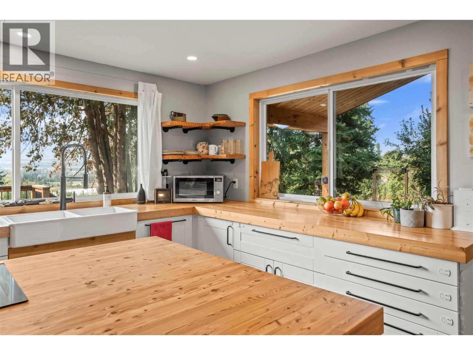  1274 Mountain View Road, Spallumcheen