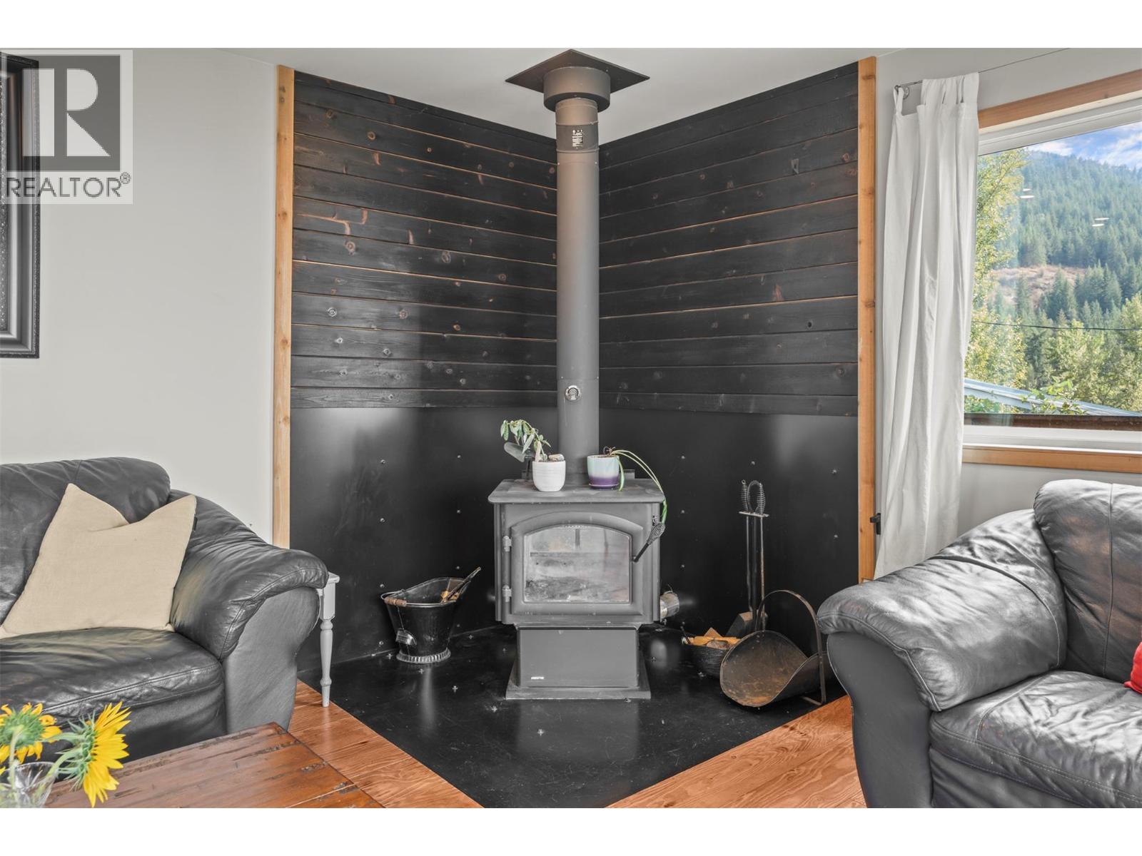  1274 Mountain View Road, Spallumcheen